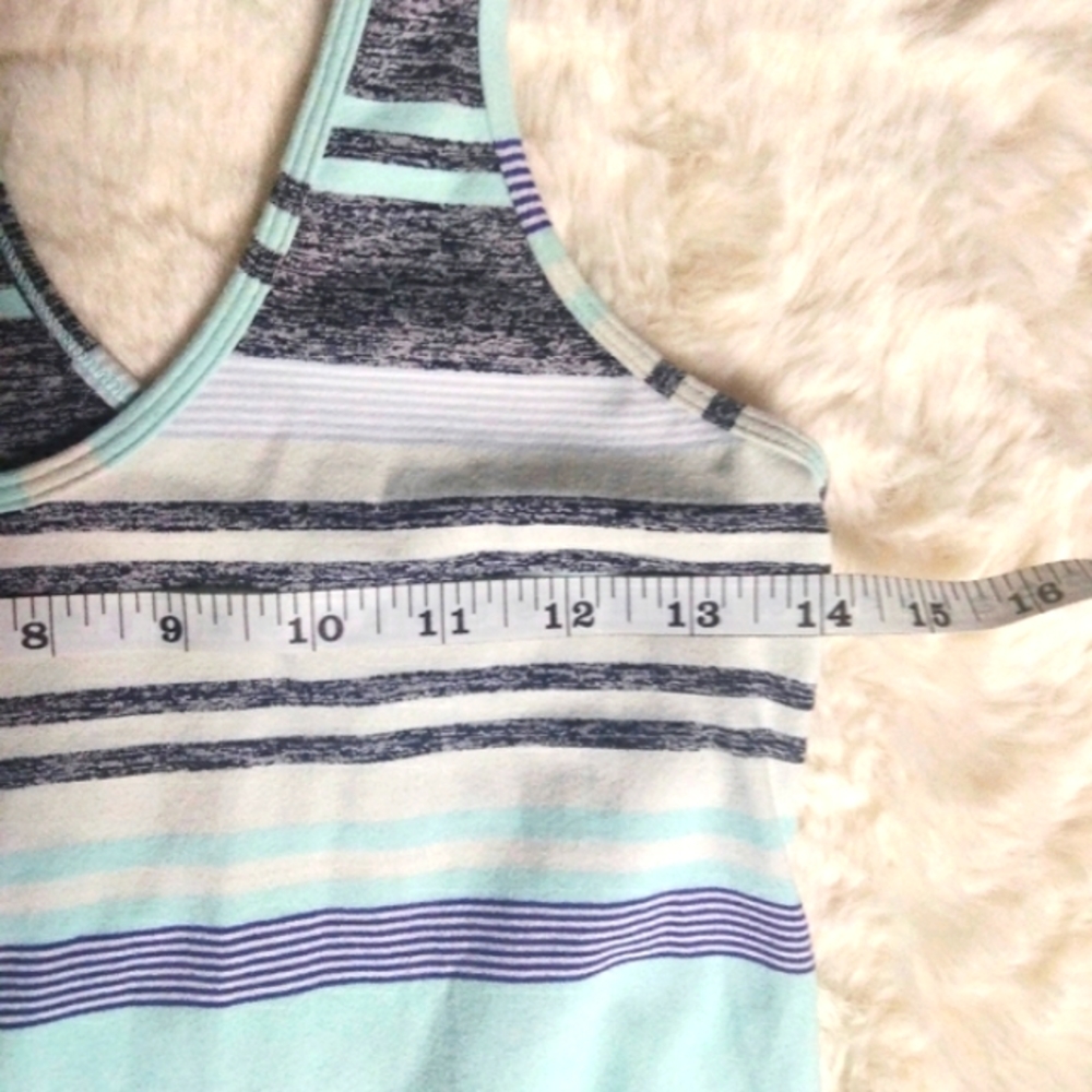 Lululemon • Top - Picture 6 of 9